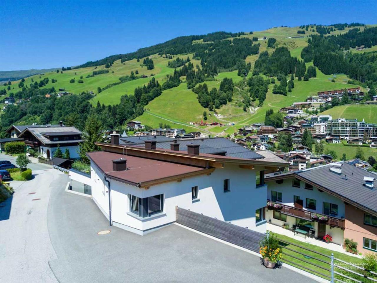 Ferienwohnungen Falkenstein Hinterglemm Заалбах-Хинтерглем Стая снимка